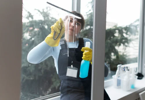 Nettoyage de vitres intérieures et extérieures au Val
